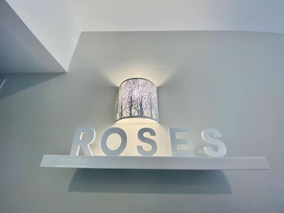 Piso De 2 Habitaciones, 3 Piscinas Y Cerca Del Mar Roses Bagian luar foto